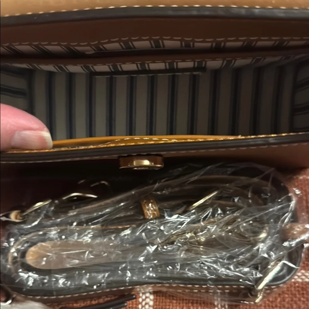 Dooney & Bourke Brown leather  Crossbody Bag vintage NWT - Picture 8 of 10